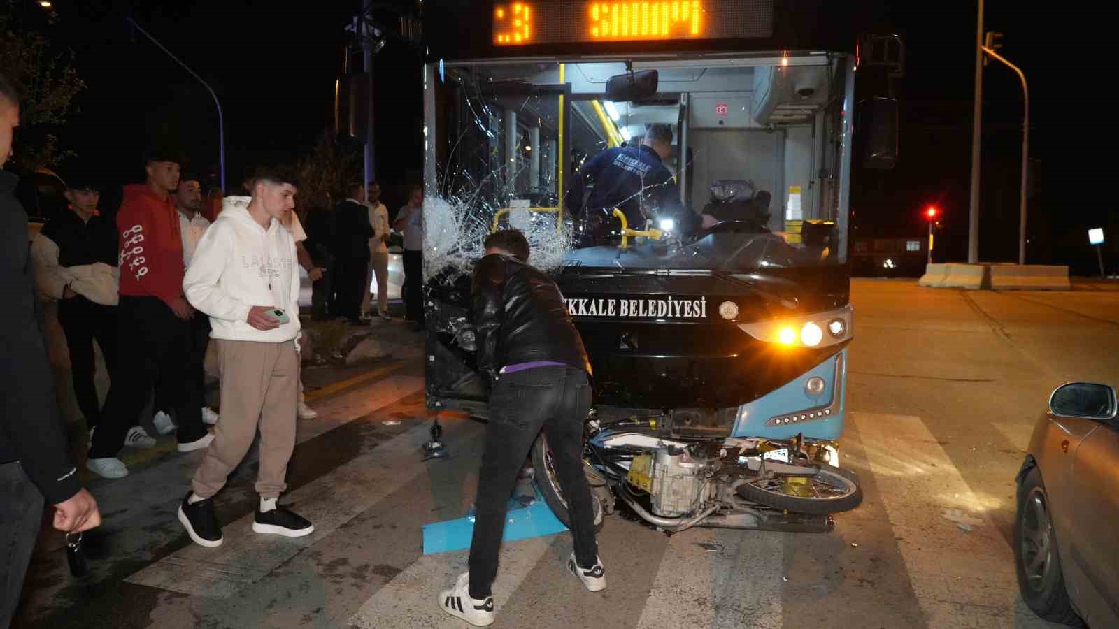 Halk otobüsüyle motosiklet çarpıştı: 14 yaşındaki genç hayatını kaybetti, arkadaşı ağır yaralandı
