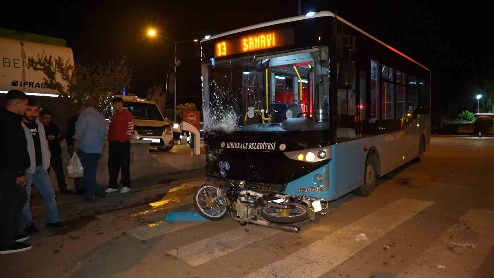 Halk otobüsüyle motosiklet çarpıştı: 14 yaşındaki genç hayatını kaybetti, arkadaşı ağır yaralandı
