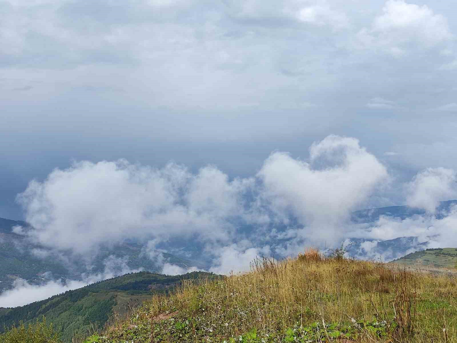 Posof ilçesini sis bulutu kapladı
