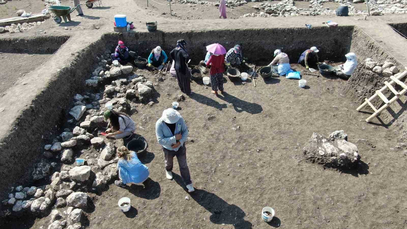 Çayönü Tepesi kazılarında 60 yıldır bilinmezliklerin ortaya çıkartılması için arkeolojik çalışmalar yeni dönemde de yürütülüyor
