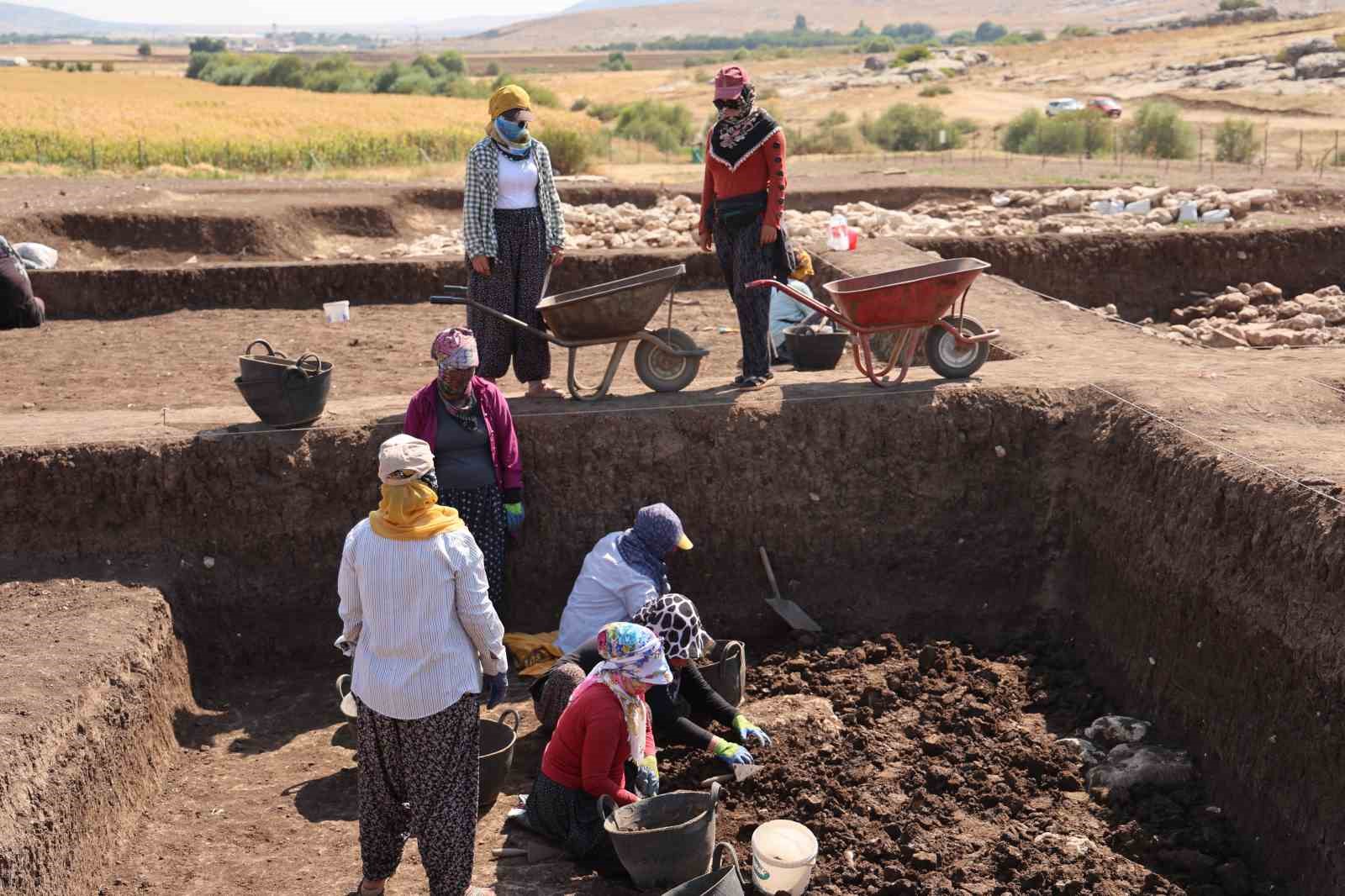 Çayönü Tepesi kazılarında 60 yıldır bilinmezliklerin ortaya çıkartılması için arkeolojik çalışmalar yeni dönemde de yürütülüyor
