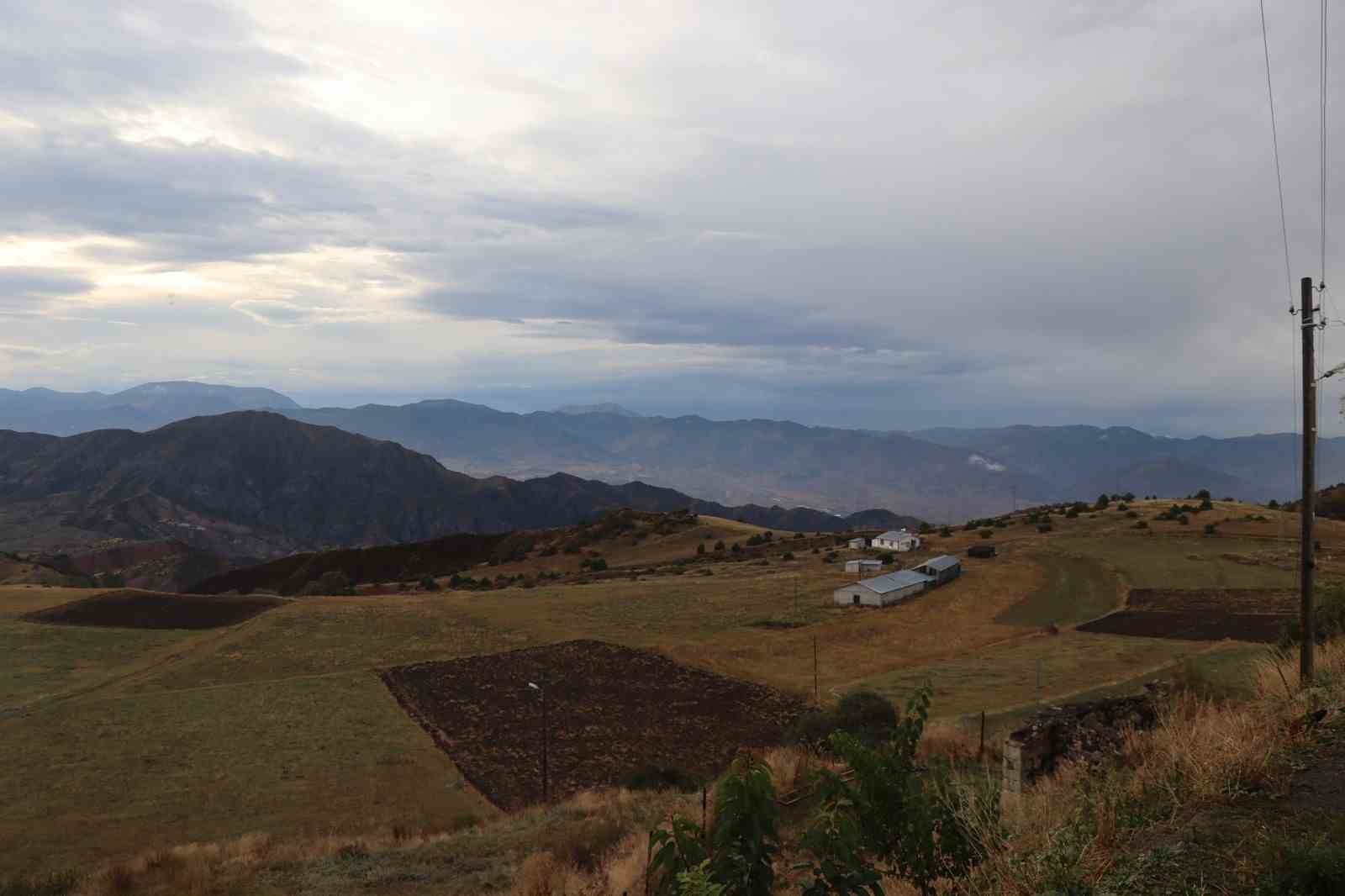 Erzurum’da sıcaklıklar düştü, sobalar kuruldu
