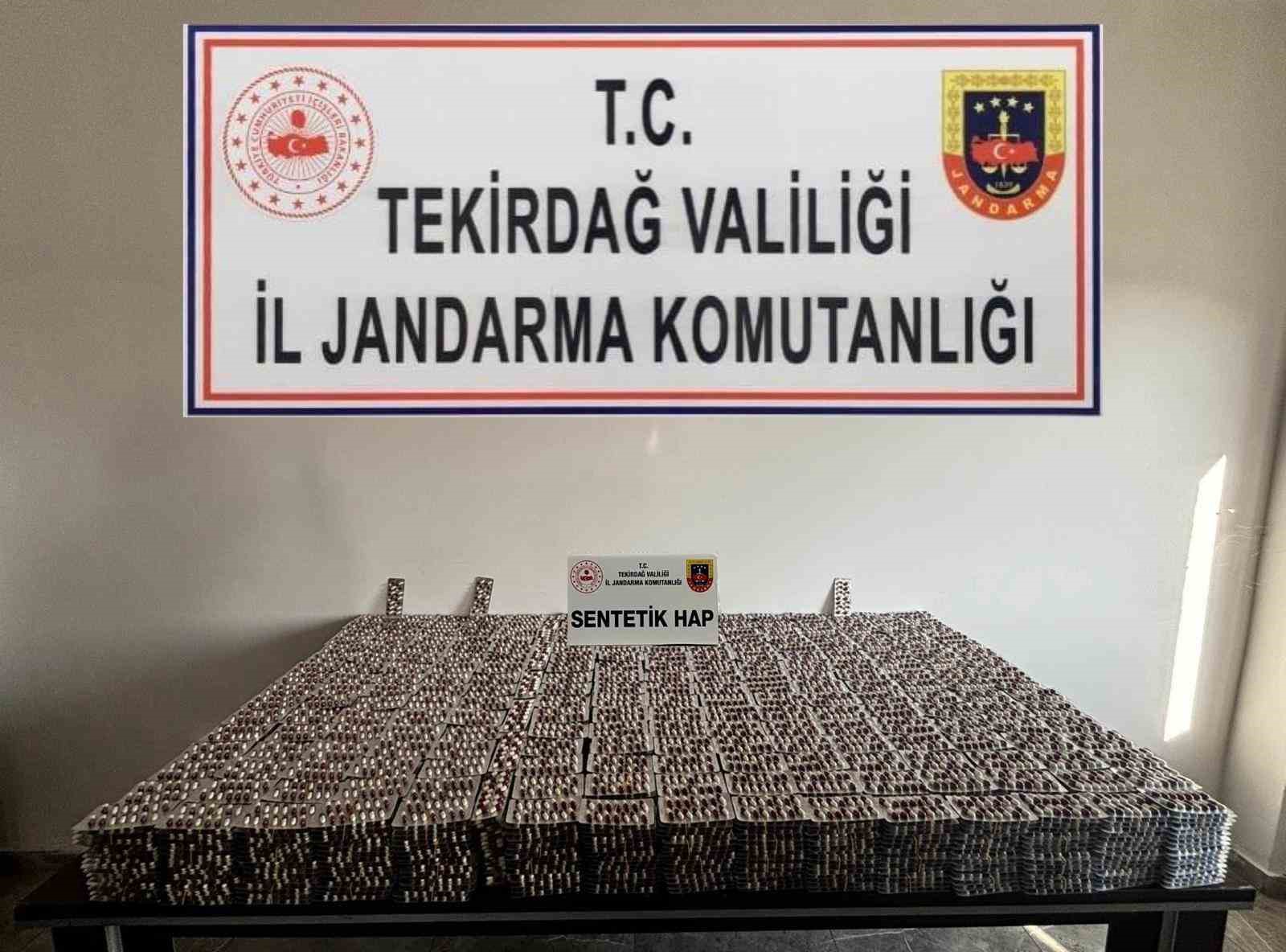 Kazalı terk edilmiş araçta 55 bin hap ele geçirildi
