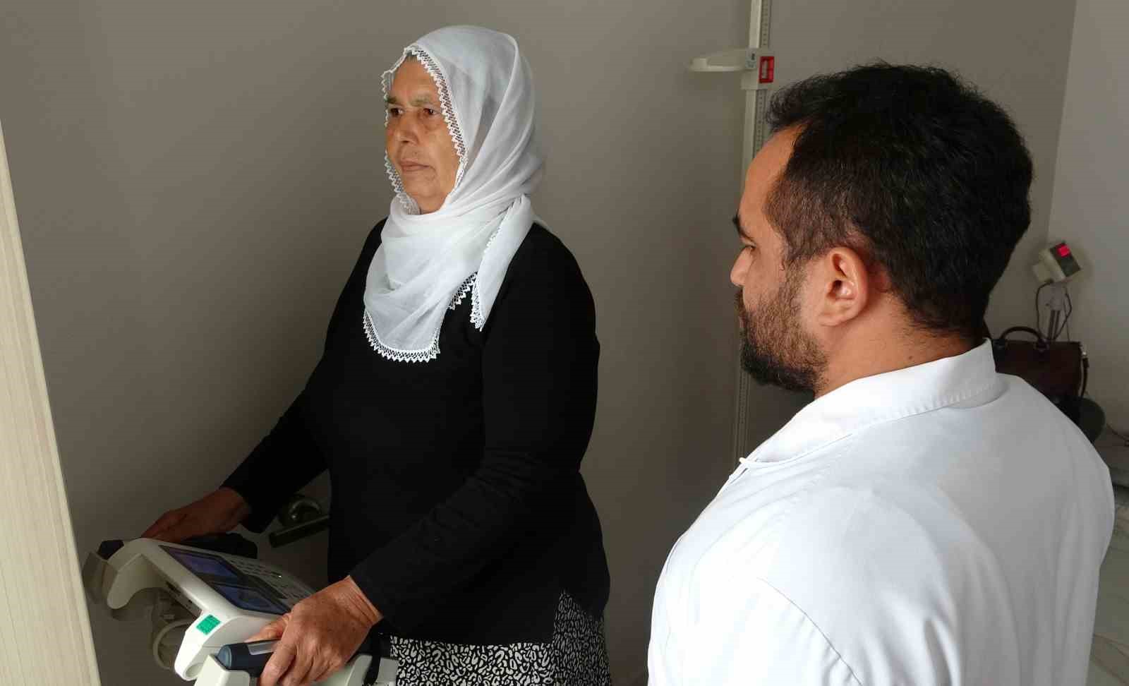 Mersin’de 3 çocuk annesi egzersiz ve diyetle bastondan kurtuldu
