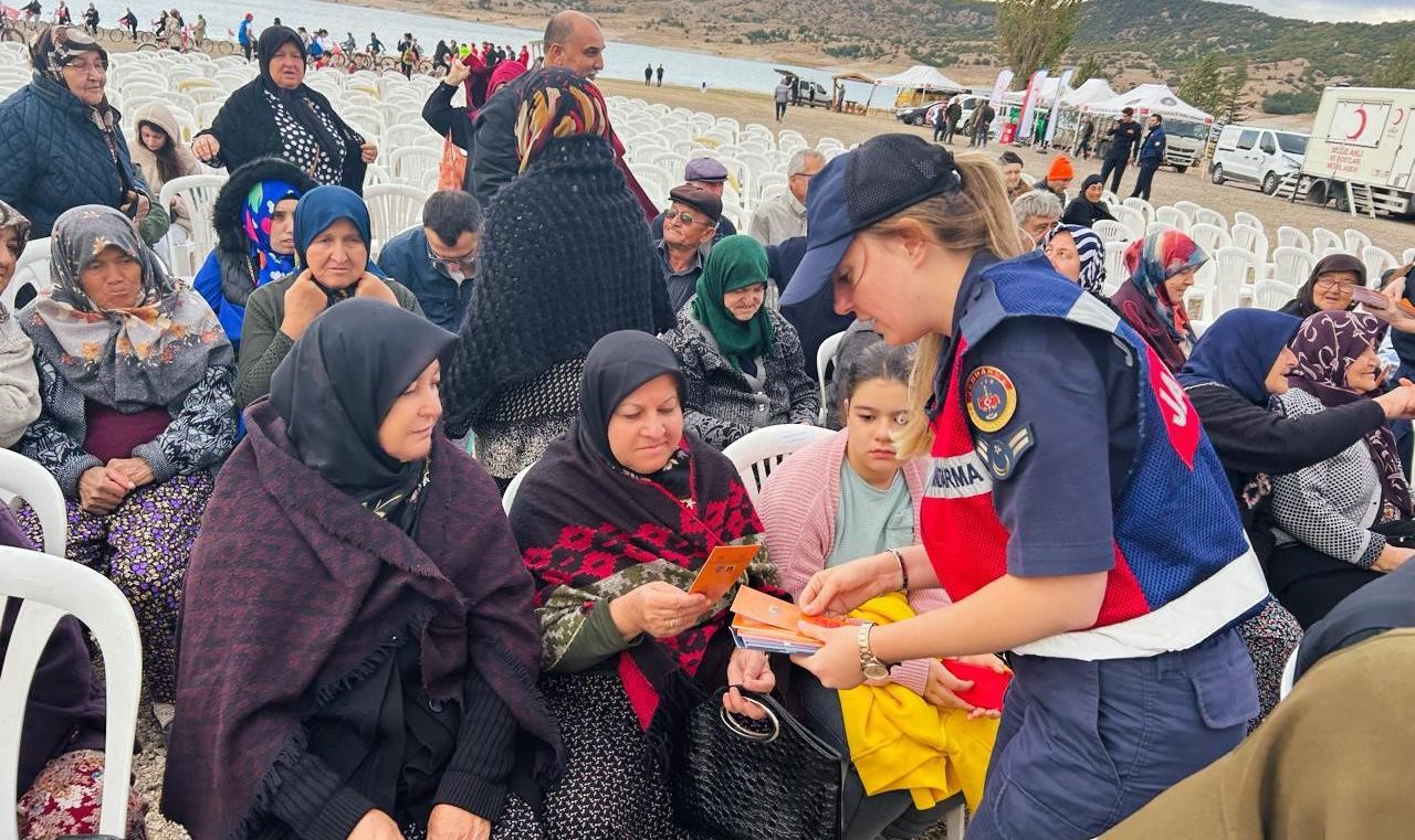 Kütahya’da festivalde vatandaşlara KADES ve HAYDİ uygulaması tanıtıldı
