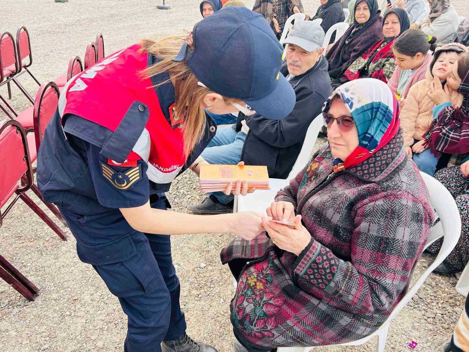 Kütahya’da festivalde vatandaşlara KADES ve HAYDİ uygulaması tanıtıldı
