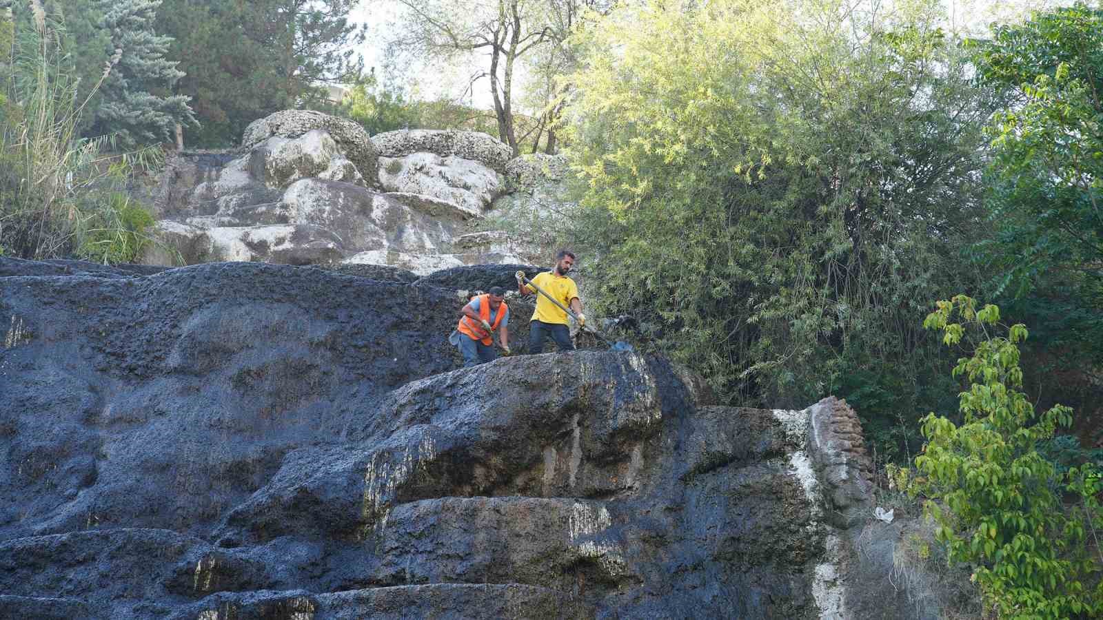 Keçiören Belediyesi parklarda temizlik ve bakım çalışmalarını devam ettiriyor
