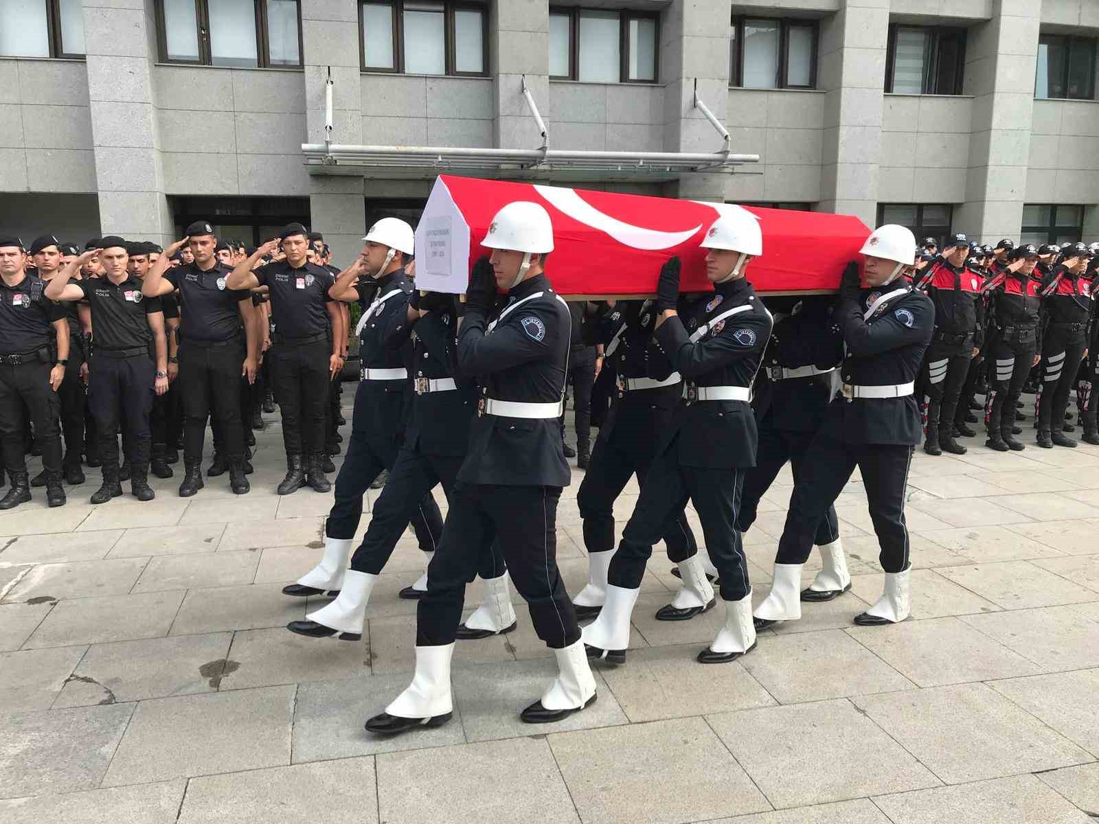 Ümraniye’de şehit edilen polis memuru Şeyda Yılmaz için tören düzenlendi
