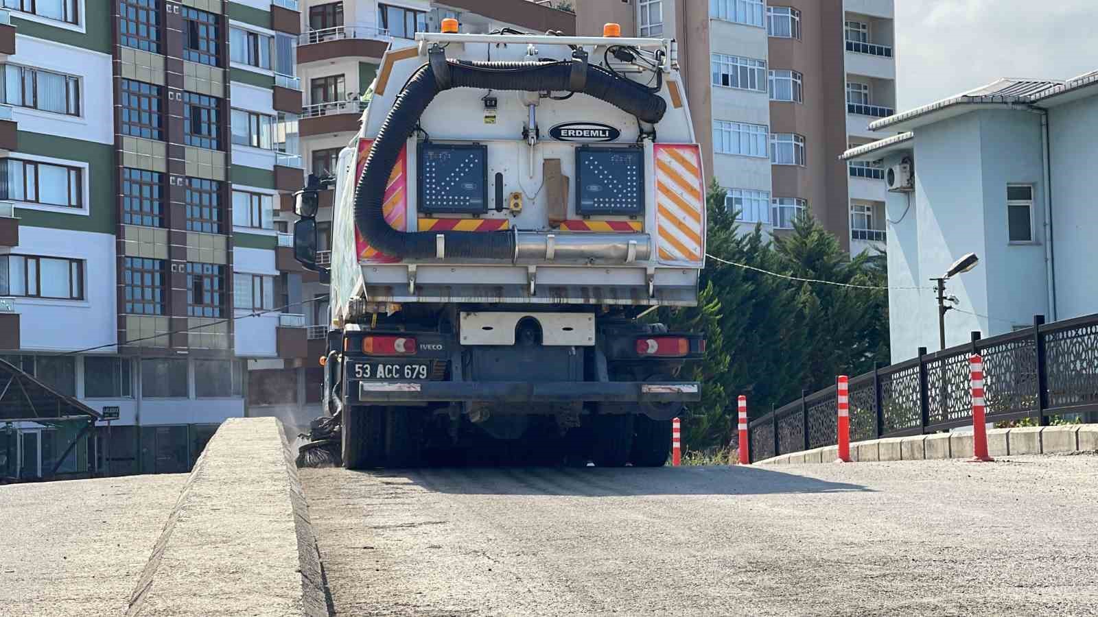 Çayeli’nde temizlik ona emanet
