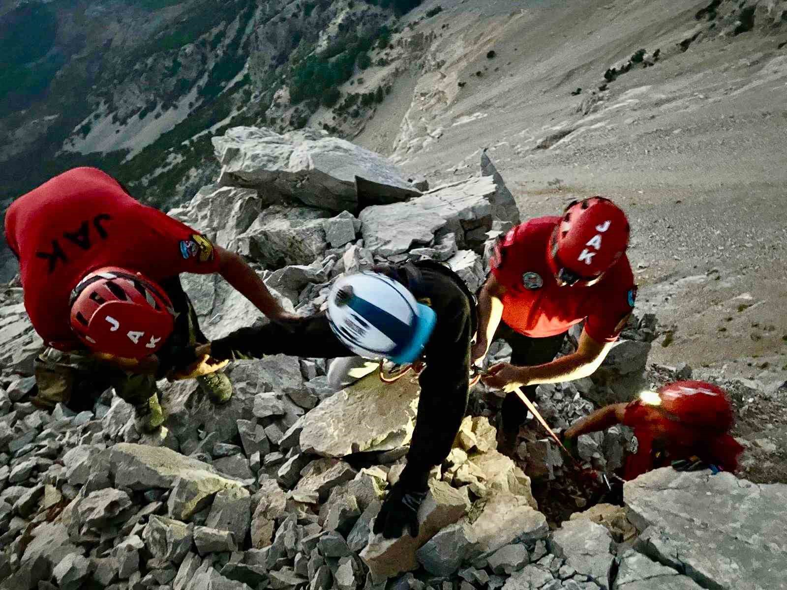 Babadağ’da mahsur kalan paraşütçü kurtarıldı
