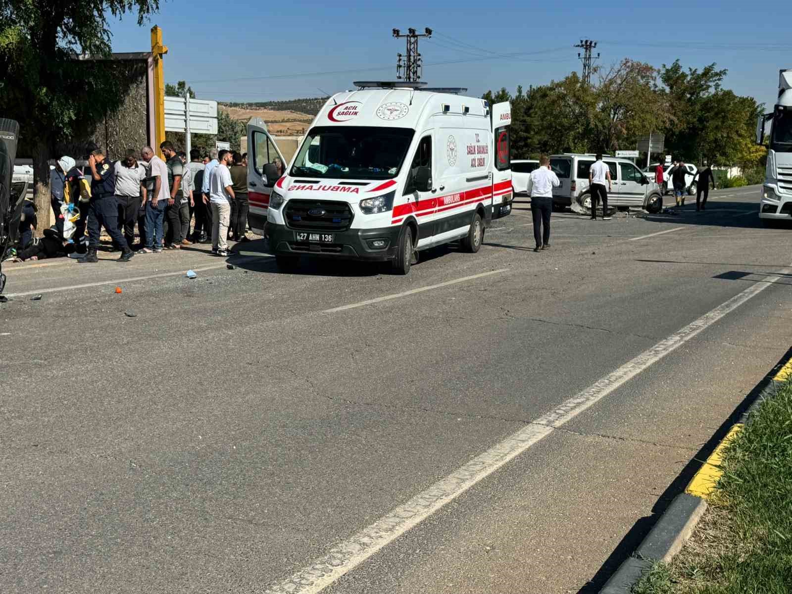 Gaziantep’te 2 hafif ticari araç çarpıştı: 5 yaralı
