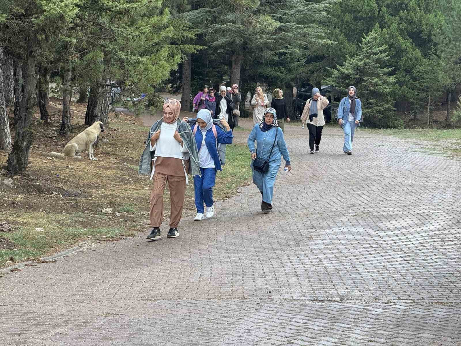 Kadınlar, Başkonuş Yaylası’nda doğayla buluştu
