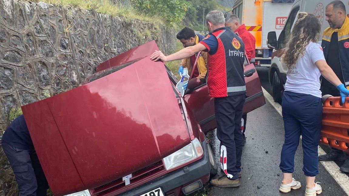 Zonguldak’ta otomobil kanala düştü: 2 yaralı
