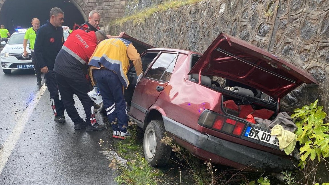 Zonguldak’ta otomobil kanala düştü: 2 yaralı
