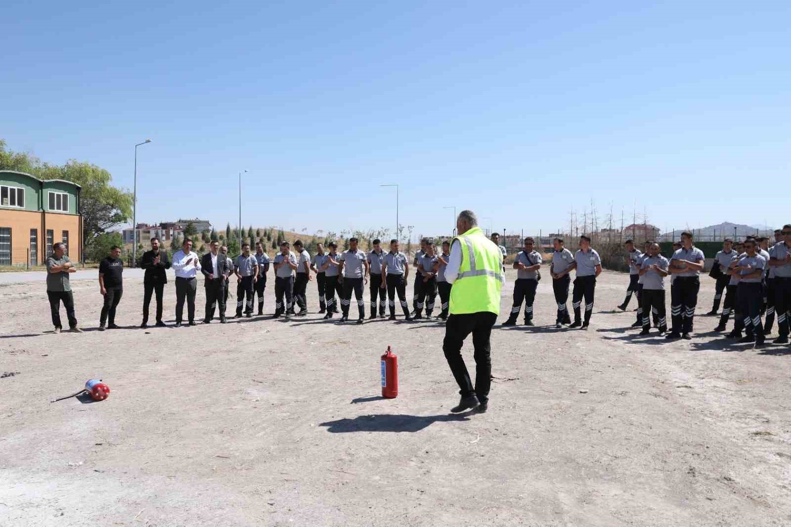 KAYMEK’in özel güvenlik personeline yangın eğitimi
