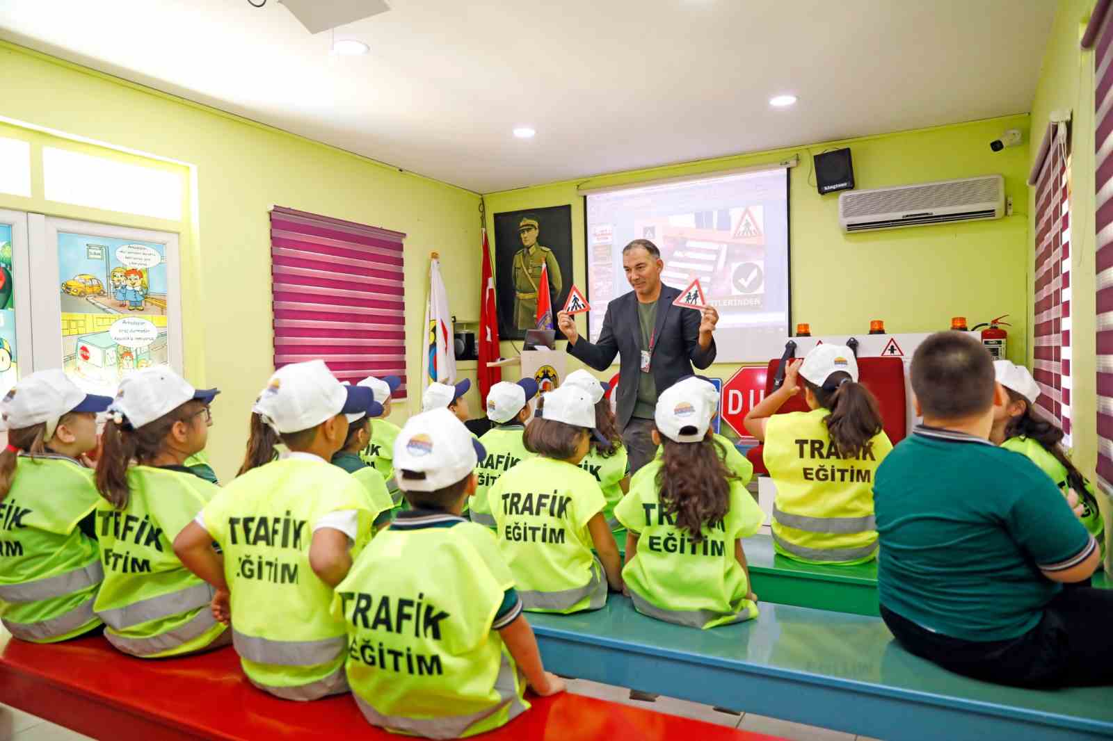 Alanya Belediyesi Trafik Eğitim Parkı minik öğrencileri ağırladı
