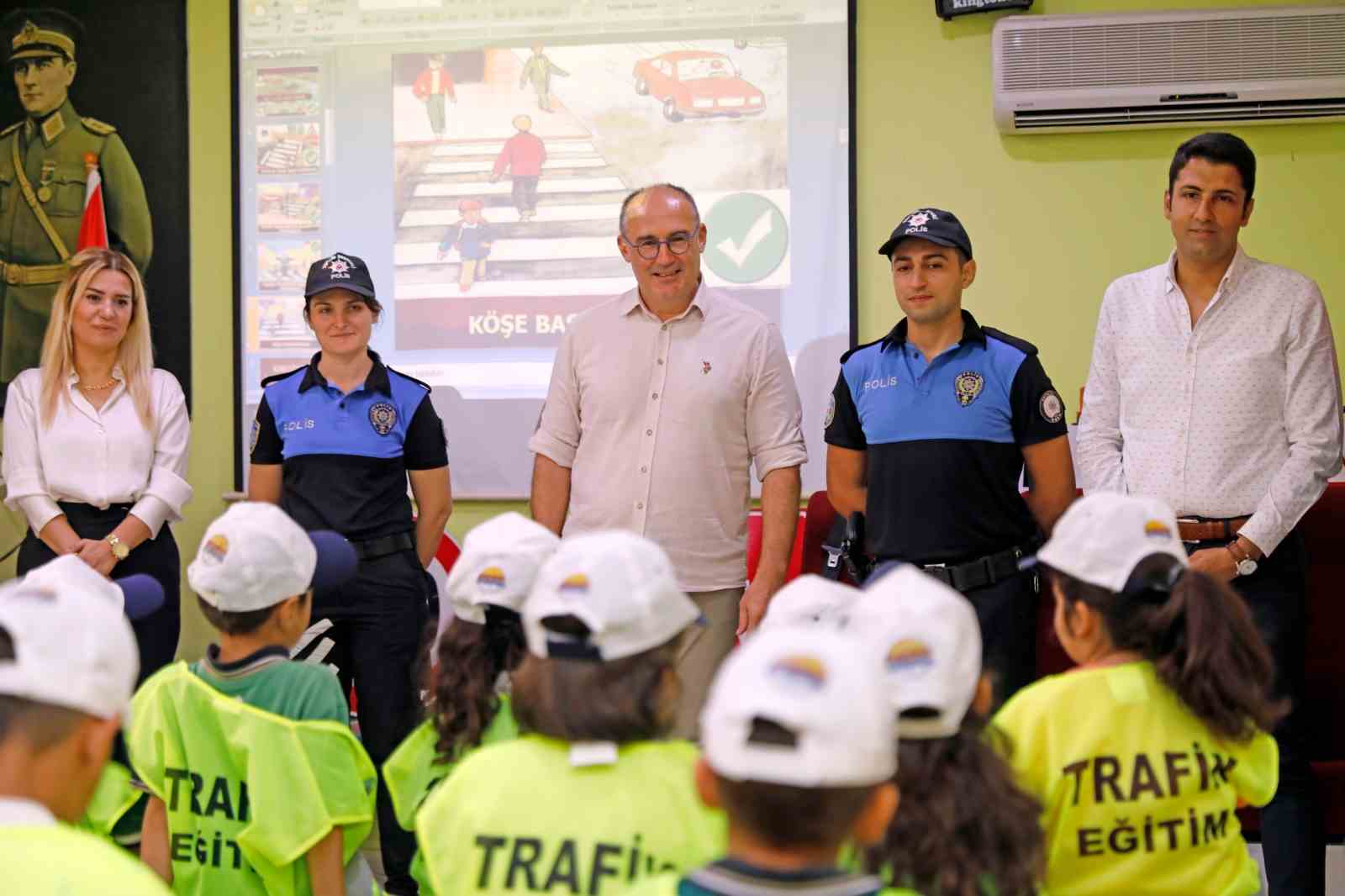 Alanya Belediyesi Trafik Eğitim Parkı minik öğrencileri ağırladı
