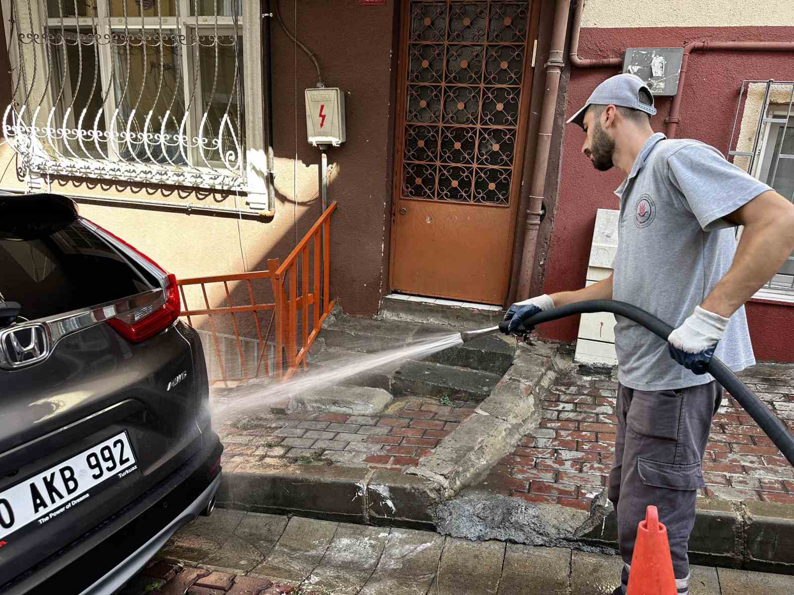 Kağıthane’de yıkanan sokaklar temizlikle nefes alıyor
