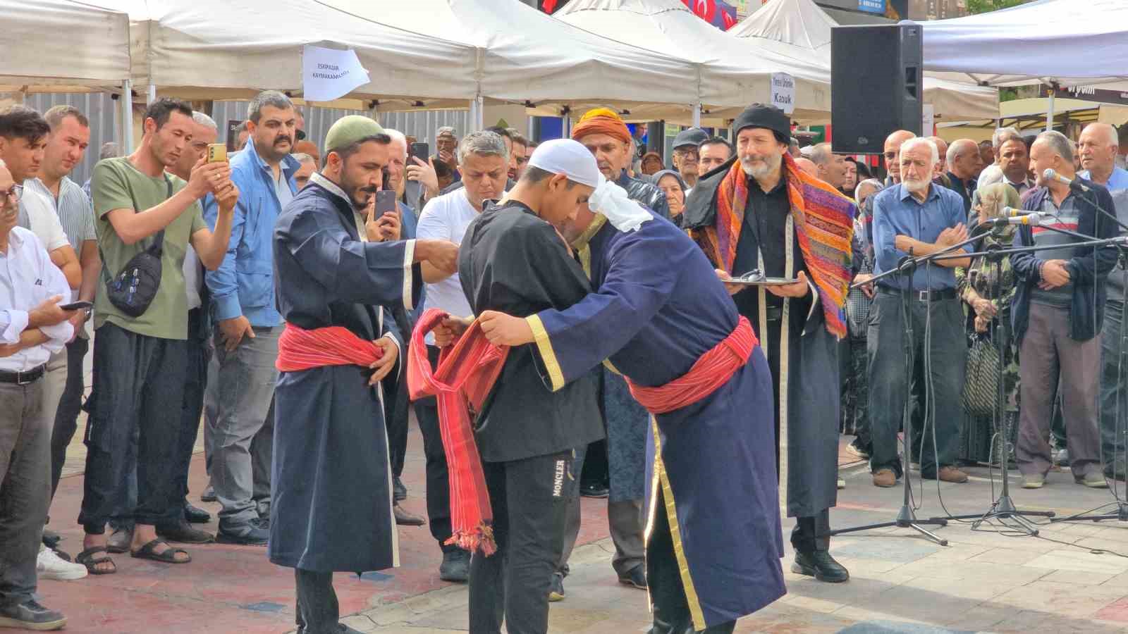 Demirci çırağı şed kuşatma töreni ile ustalığa adım attı
