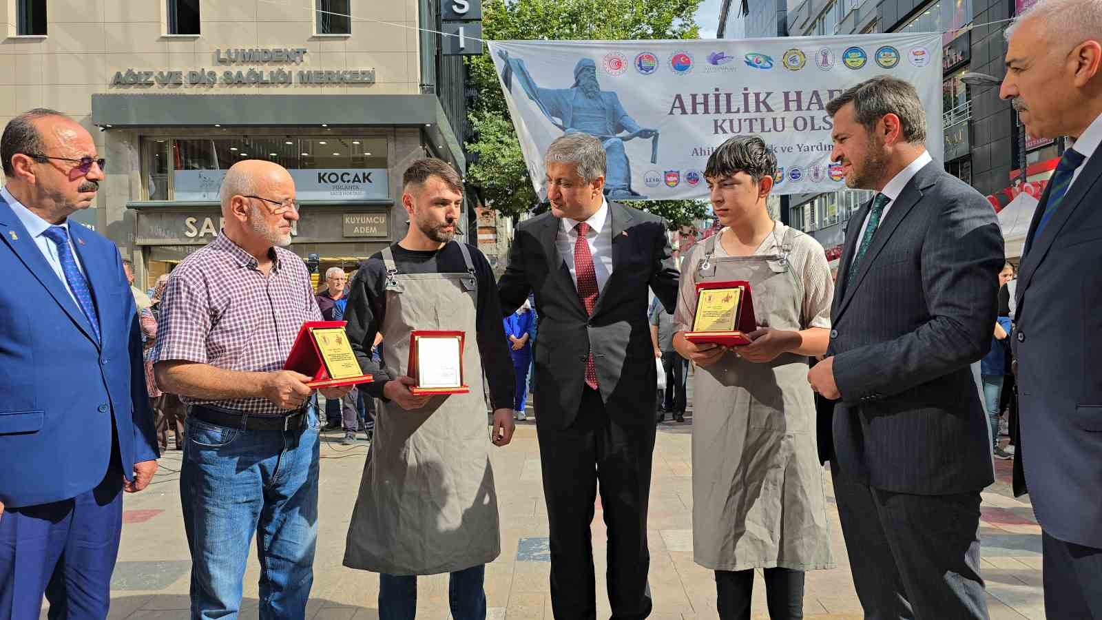 Demirci çırağı şed kuşatma töreni ile ustalığa adım attı
