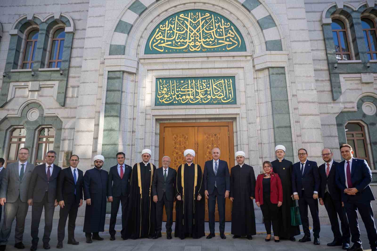 TBMM Başkanı Kurtulmuş, Moskova Merkez Camii’ni ziyaret etti
