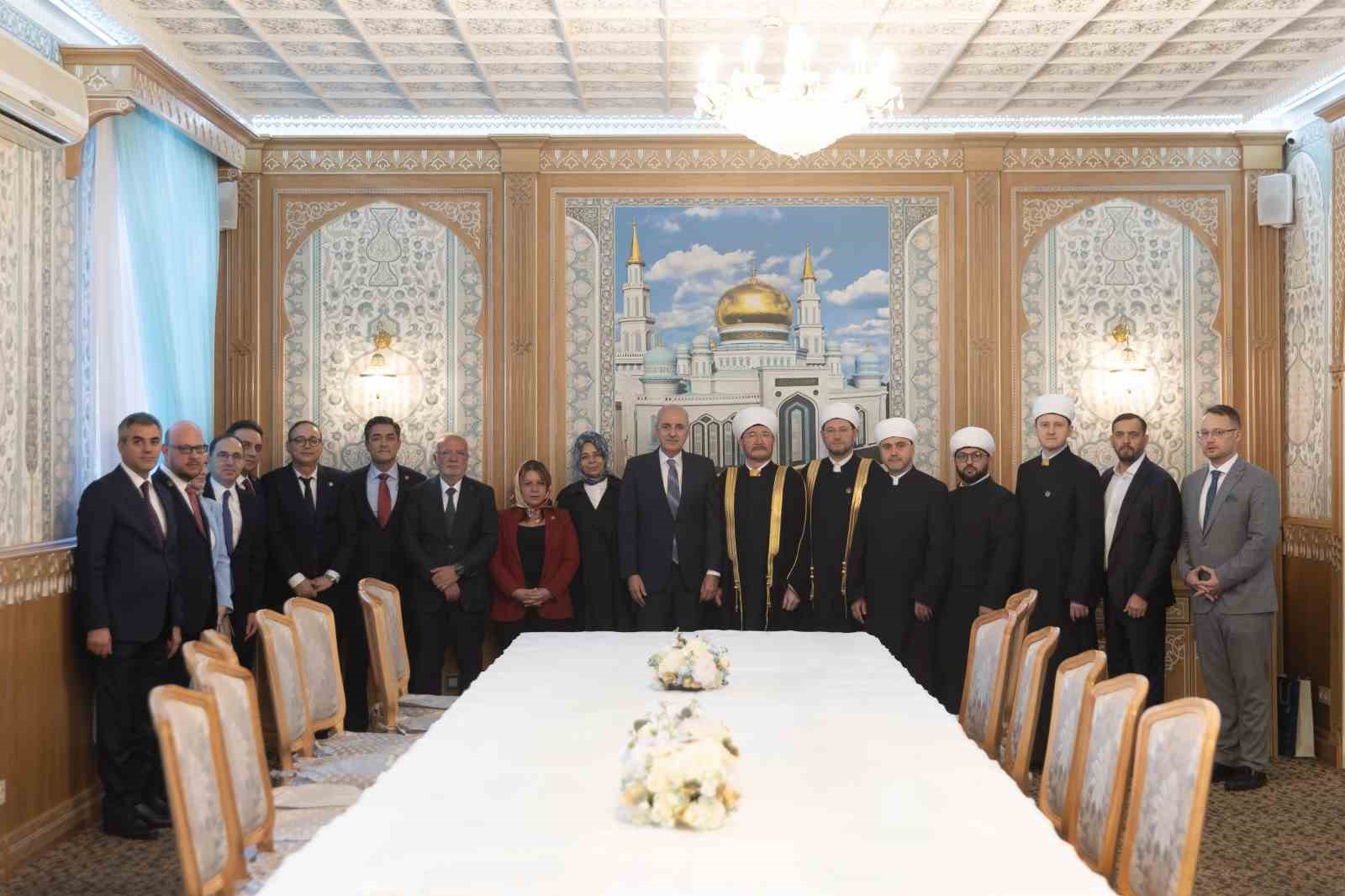 TBMM Başkanı Kurtulmuş, Moskova Merkez Camii’ni ziyaret etti
