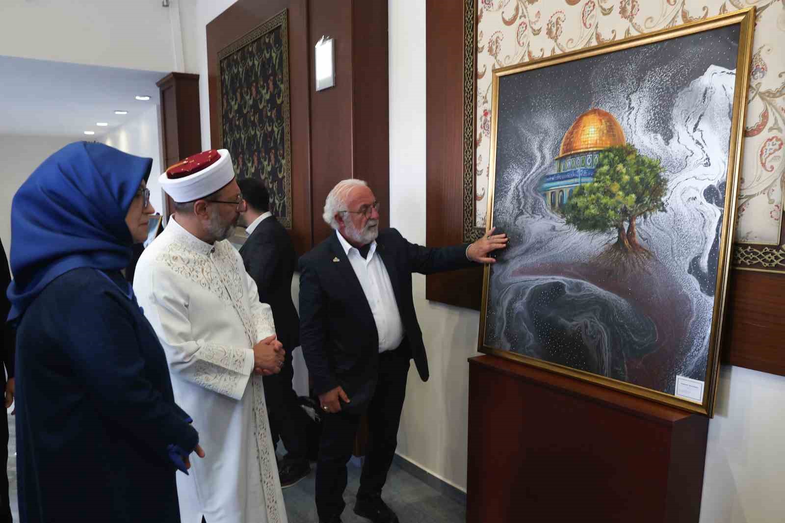 Diyanet İşleri Başkanı Erbaş: “Dünyanın gözü önünde bir milletin varlığının hiçe sayıldığı çağa tanıklık etmekten hicap duyuyoruz”
