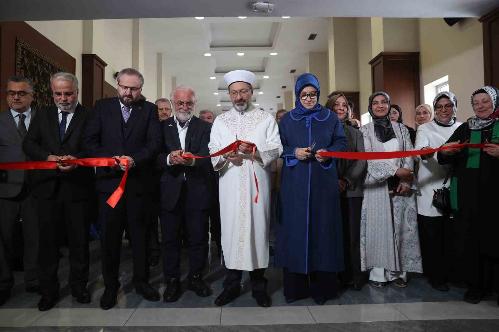 Diyanet İşleri Başkanı Erbaş: “Dünyanın gözü önünde bir milletin varlığının hiçe sayıldığı çağa tanıklık etmekten hicap duyuyoruz”
