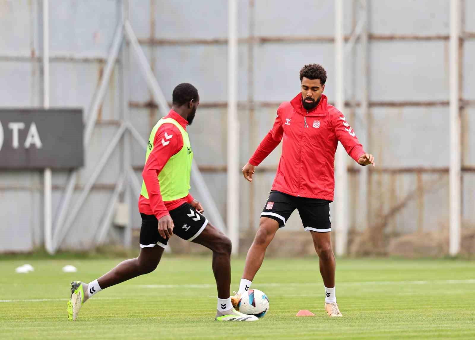 Sivasspor’da Başakşehir maçı hazırlıkları başladı
