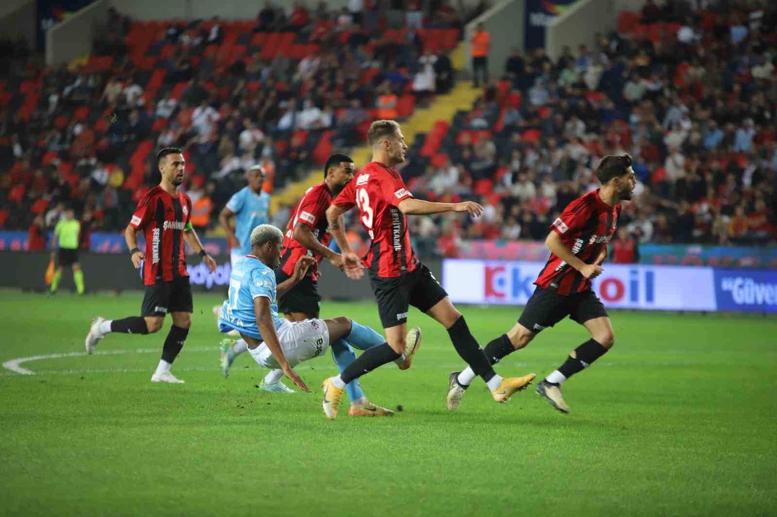 Trendyol Süper Lig: Gaziantep FK: 0 - Trabzonspor: 0 (Maç devam ediyor)
