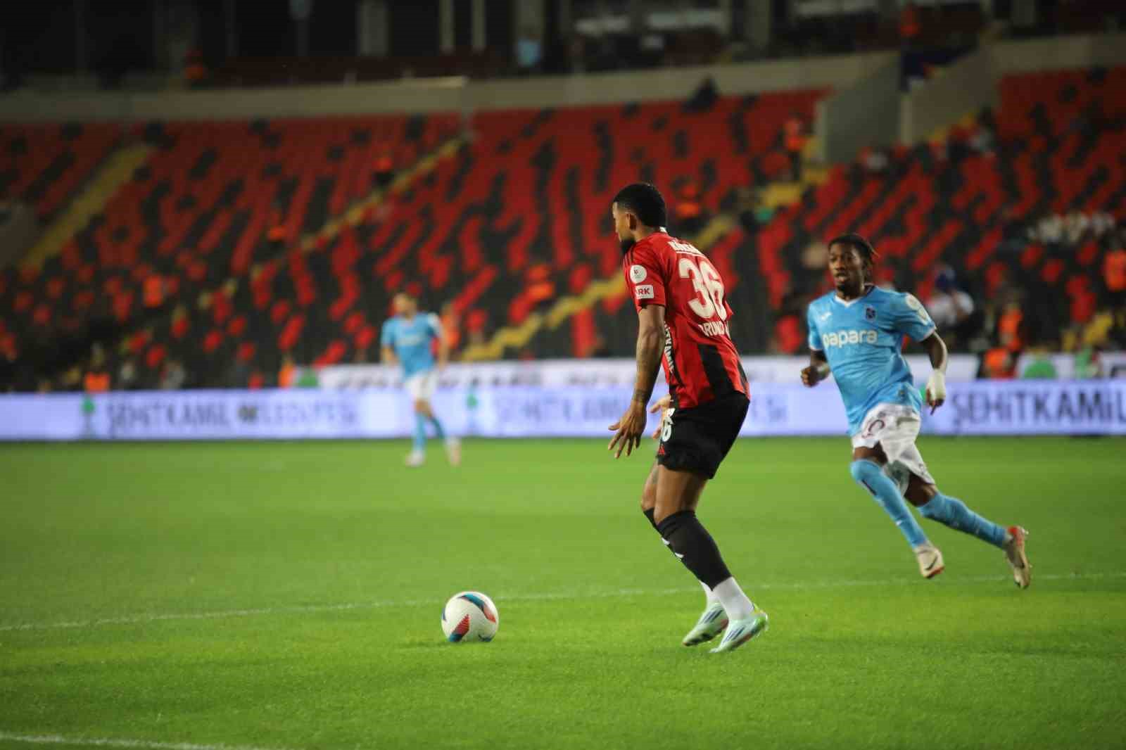 Trendyol Süper Lig: Gaziantep FK: 0 - Trabzonspor: 0 (Maç devam ediyor)
