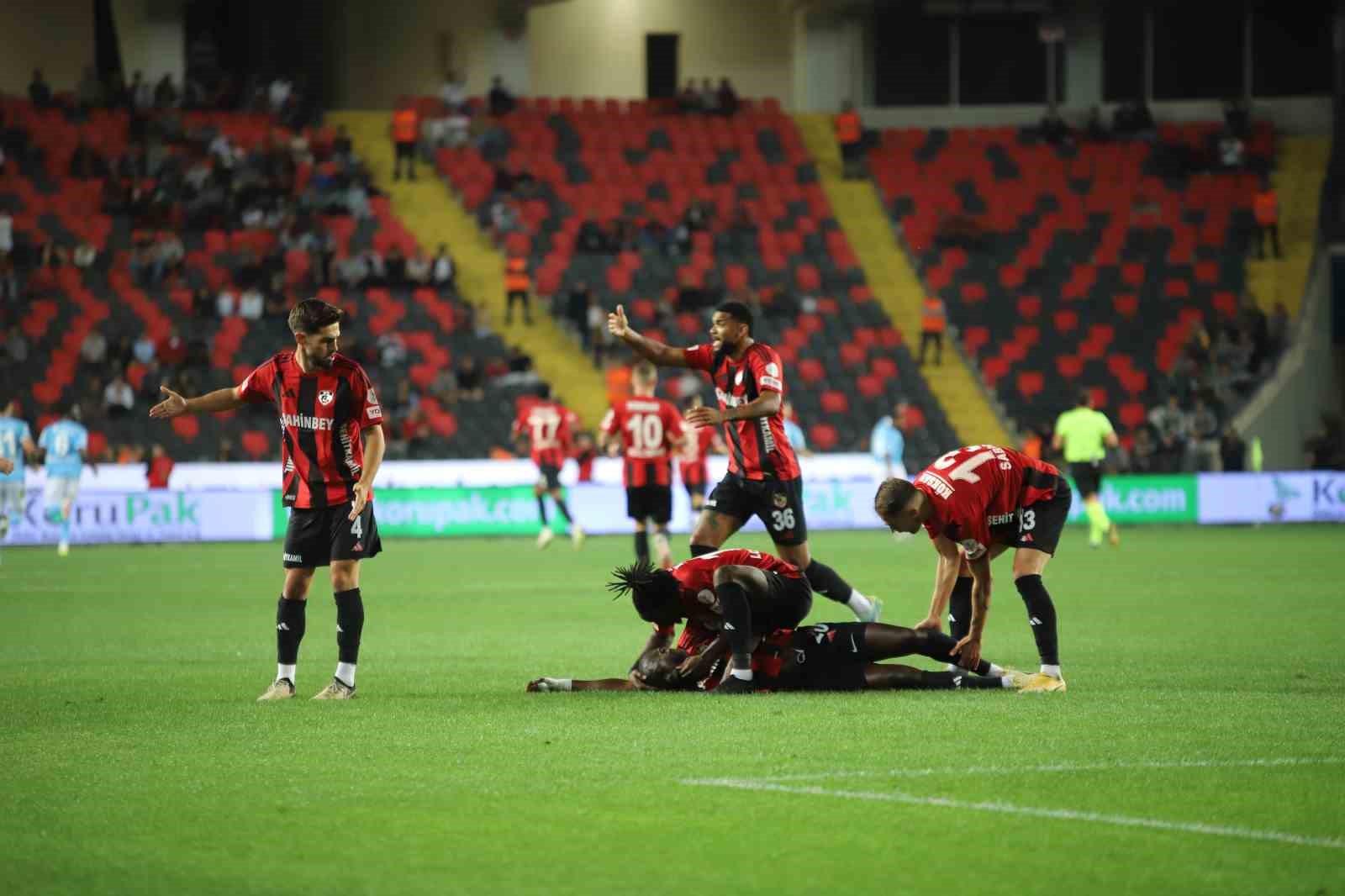 Trendyol Süper Lig: Gaziantep FK: 0 - Trabzonspor: 0 (Maç devam ediyor)
