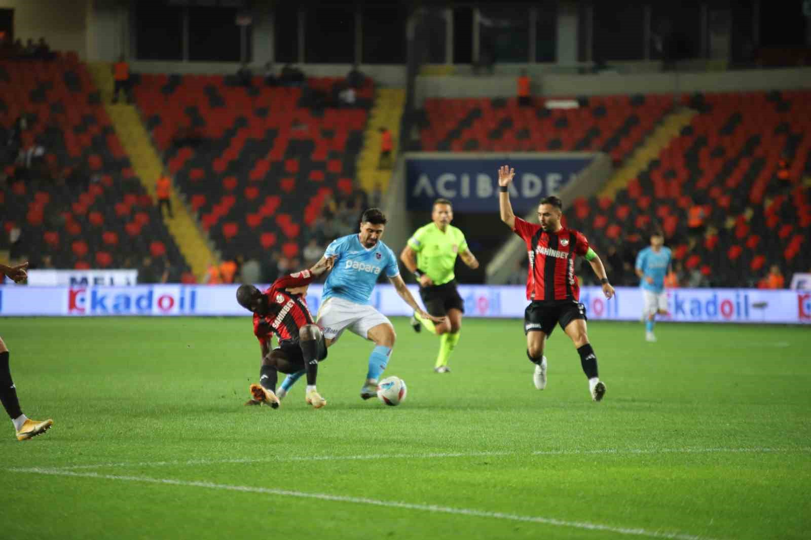 Trendyol Süper Lig: Gaziantep FK: 0 - Trabzonspor: 0 (Maç devam ediyor)
