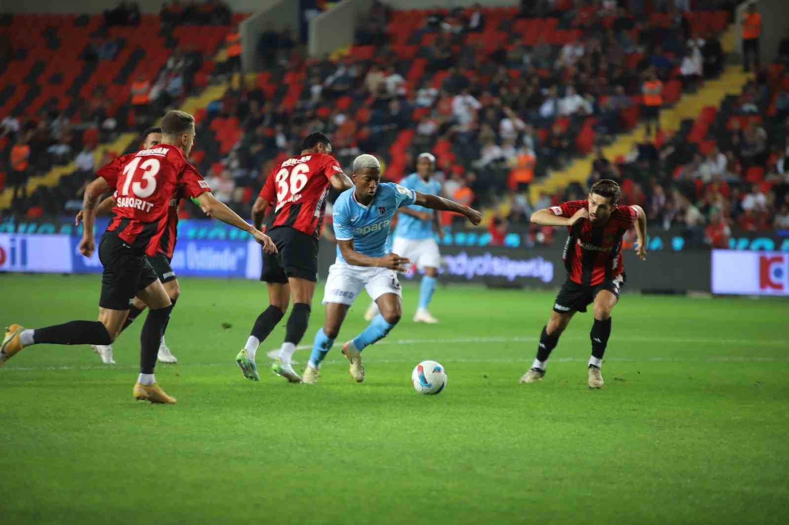 Trendyol Süper Lig: Gaziantep FK: 0 - Trabzonspor: 0 (Maç devam ediyor)
