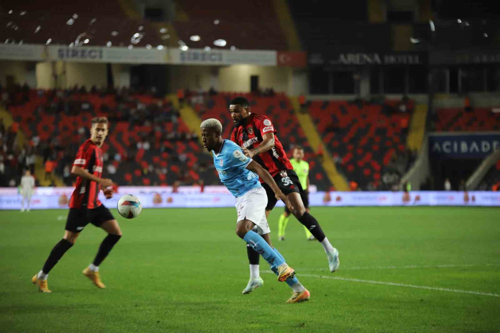 Trendyol Süper Lig: Gaziantep FK: 0 - Trabzonspor: 0 (İlk yarı)
