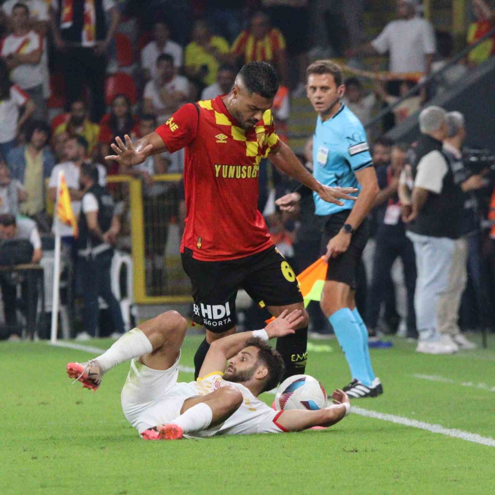 Trendyol Süper Lig: Göztepe: 2 - Kayserispor: 0 (İlk yarı)
