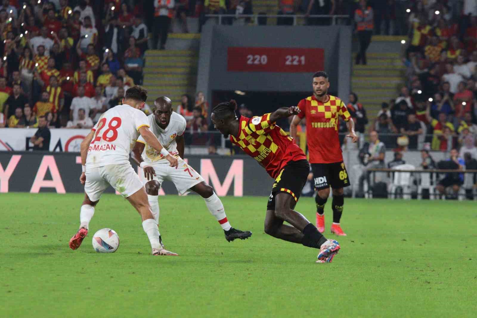 Trendyol Süper Lig: Göztepe: 2 - Kayserispor: 0 (İlk yarı)
