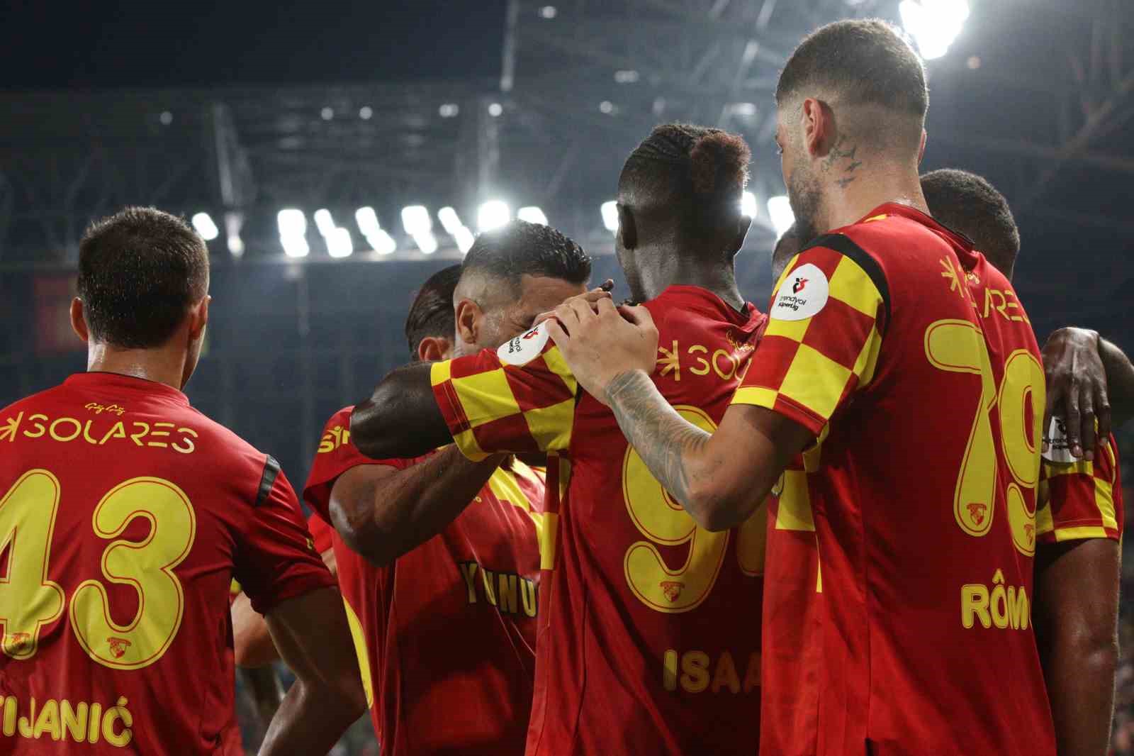 Trendyol Süper Lig: Göztepe: 2 - Kayserispor: 0 (İlk yarı)
