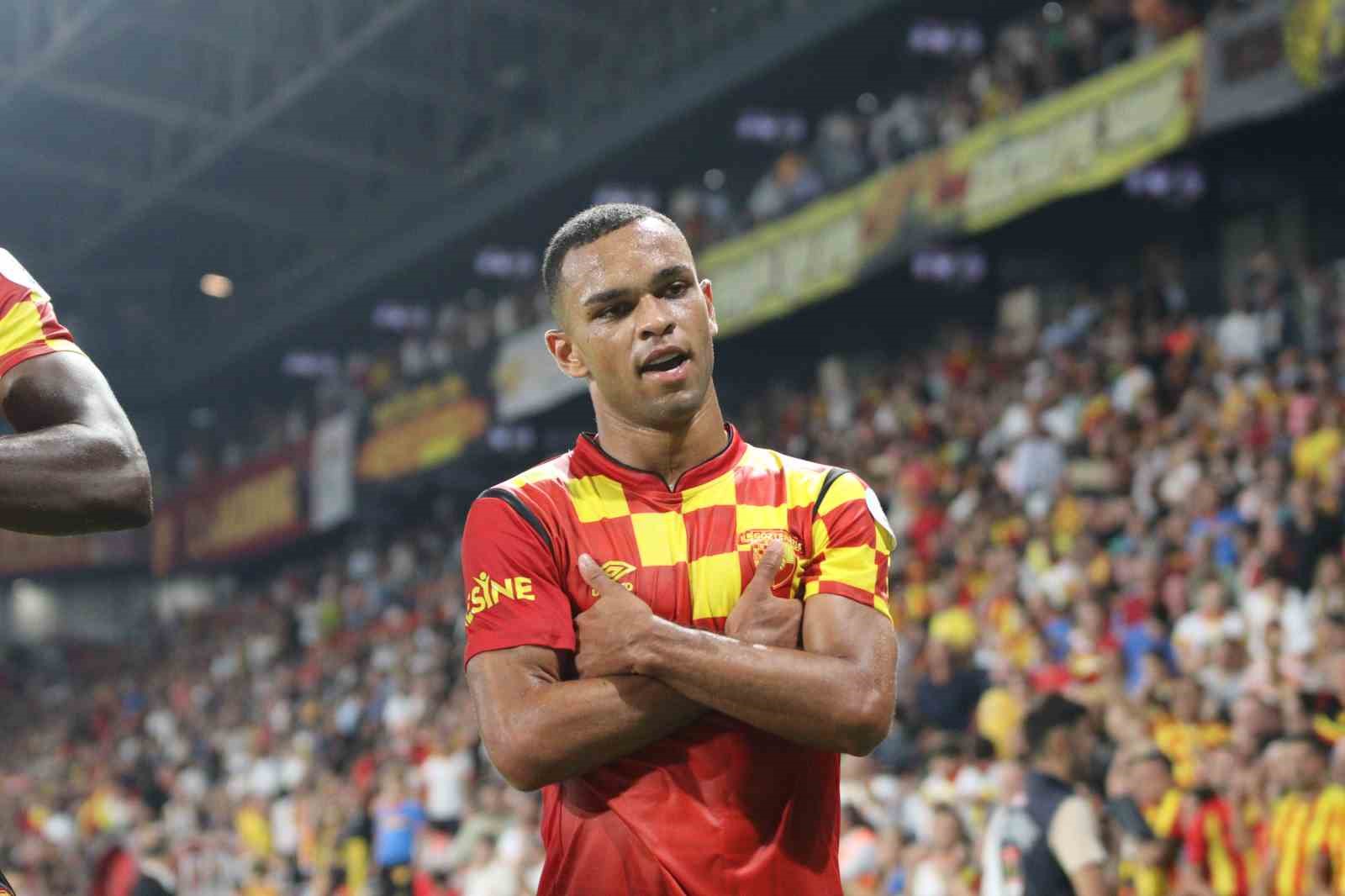 Trendyol Süper Lig: Göztepe: 2 - Kayserispor: 0 (İlk yarı)
