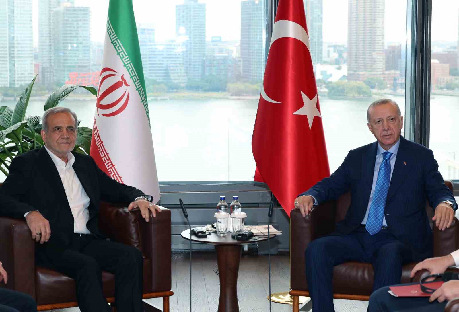 Cumhurbaşkanı Erdoğan, İran Cumhurbaşkanı Pezeşkiyan ile görüştü
