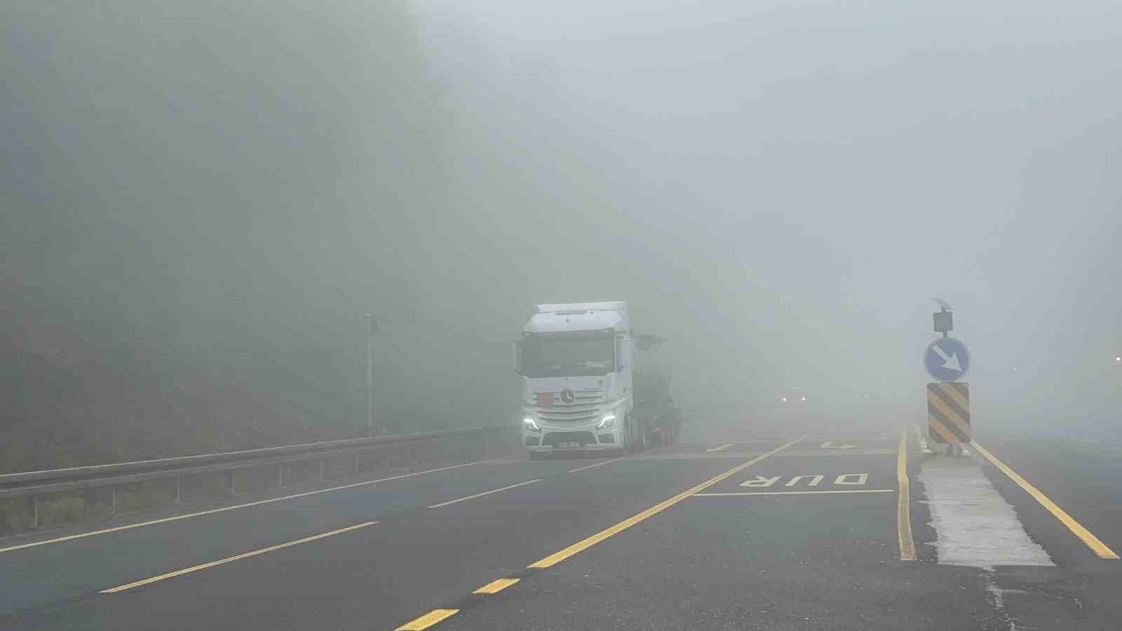 Bolu Dağı’nda göz gözü görmüyor: Görüş mesafesi 20 metre
