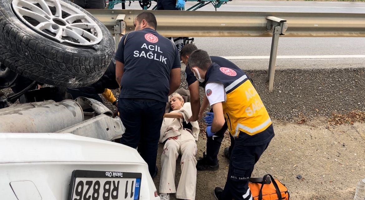 Kadın sürücü metrelerce savrulan araçtan yaralı kurtuldu
