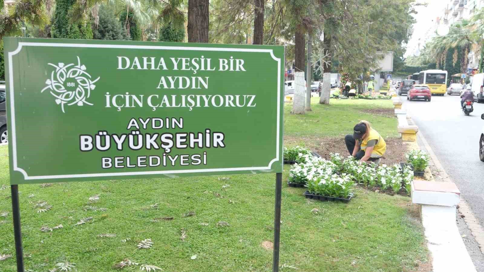 Başkan Çerçioğlu Aydın’ı mevsimlik çiçekler ile süslüyor
