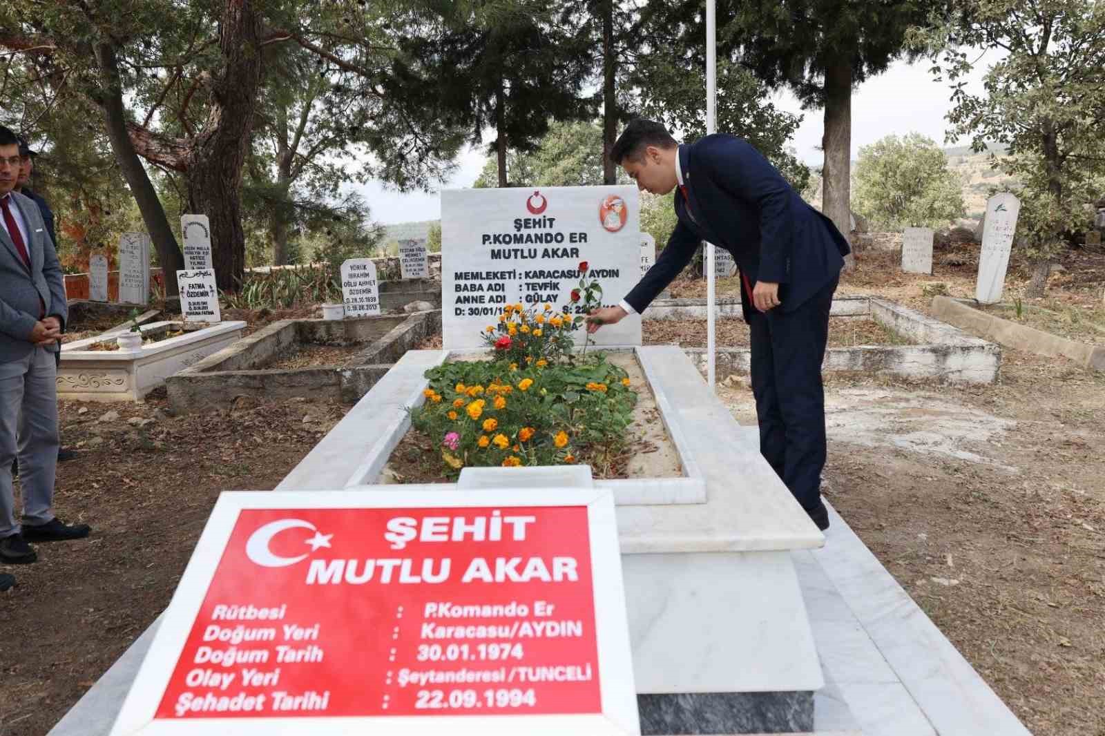 Karacasu’da Şehit Akar mezarı başında anıldı
