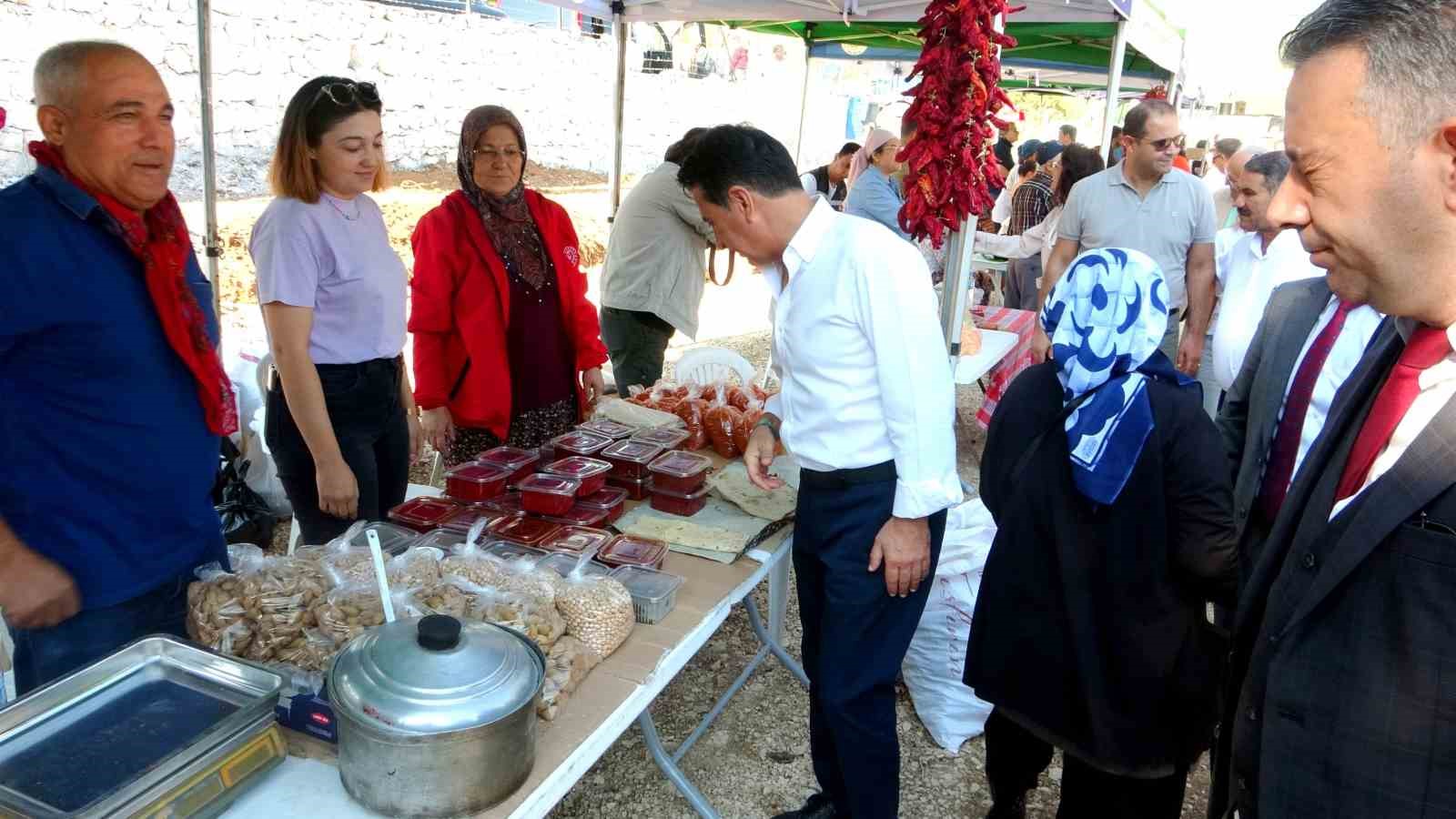 Göktepe Festivali’nde mahalle halkı el emeklerini sergiledi
