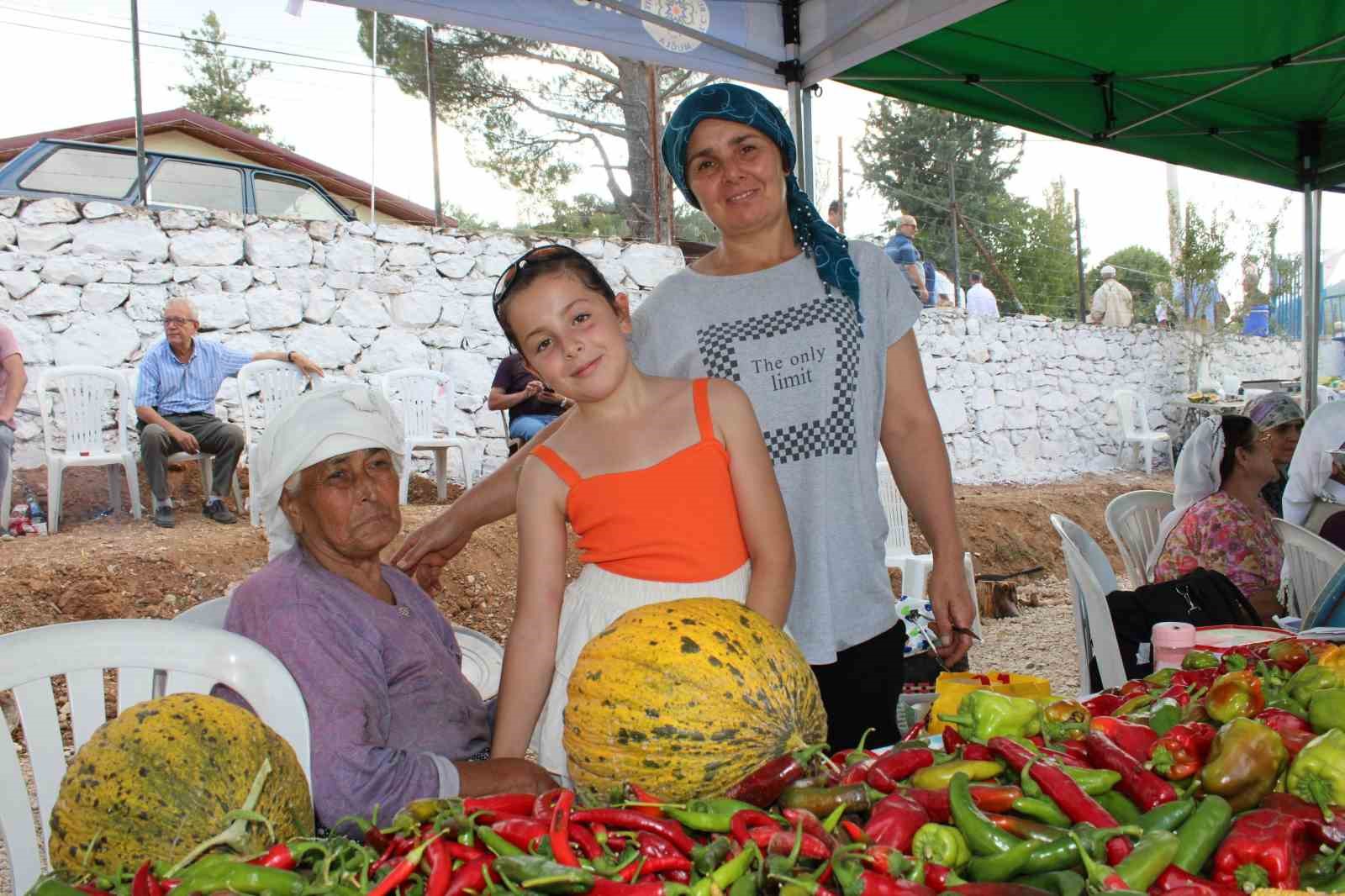 Göktepe Festivali’nde mahalle halkı el emeklerini sergiledi
