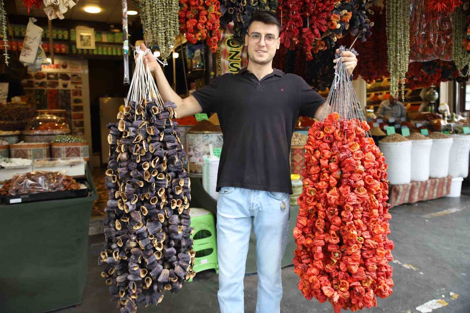 Patlıcan, kabak ve biber kurutmalıkları görsel şölen sunuyor
