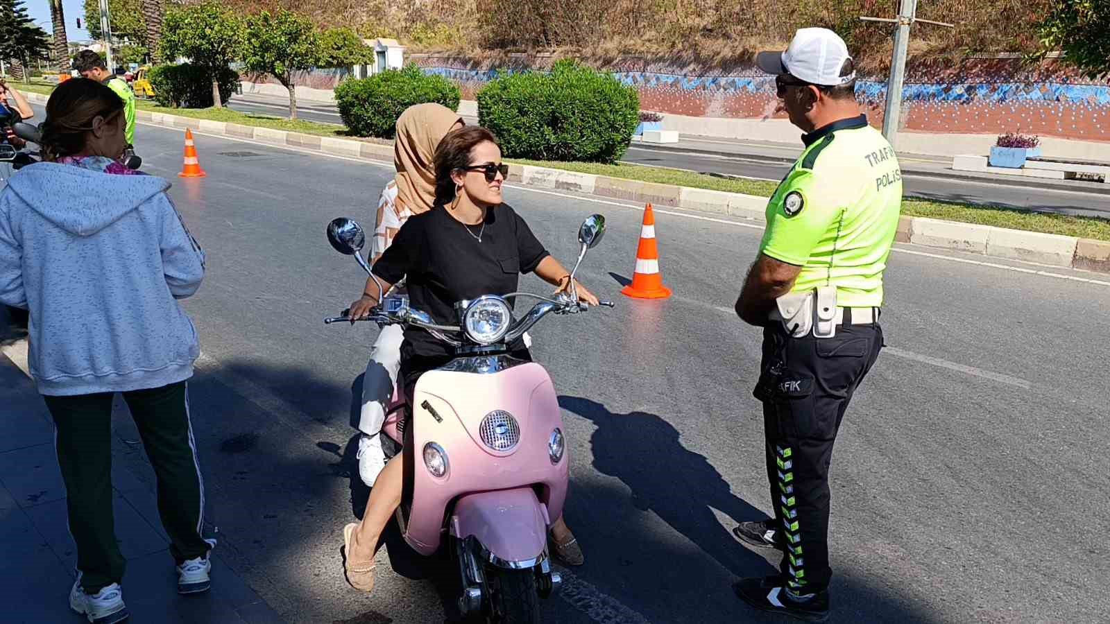 ’Ehliyetimi yeni aldım, sisteme düşmemiş’ diyen genç kız cezadan kurtulamadı
