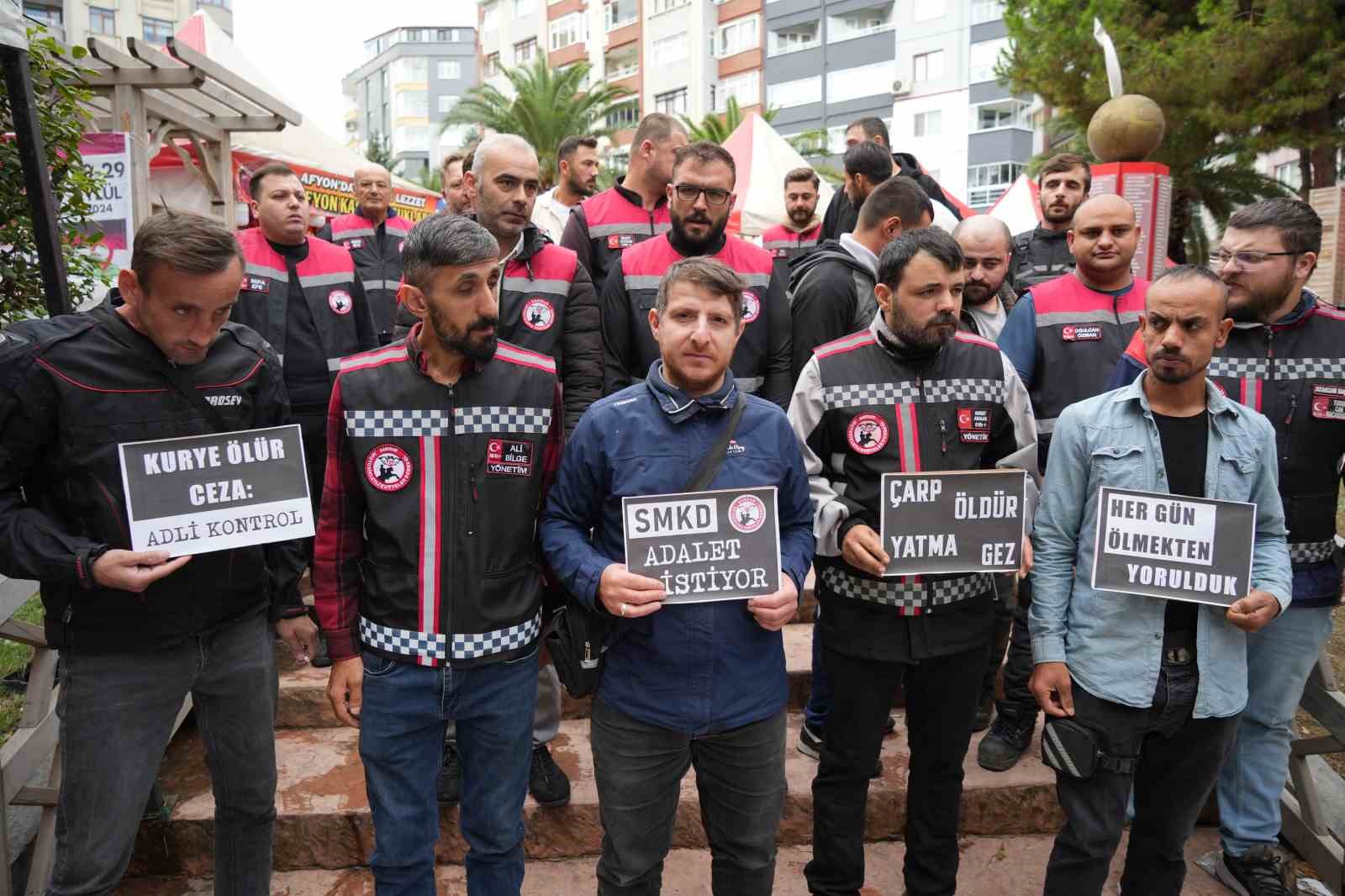 Ehliyetsiz sürücünün çarpması sonucu ölen motokurye arkadaşları için mahkeme günü ’adalet’ istediler
