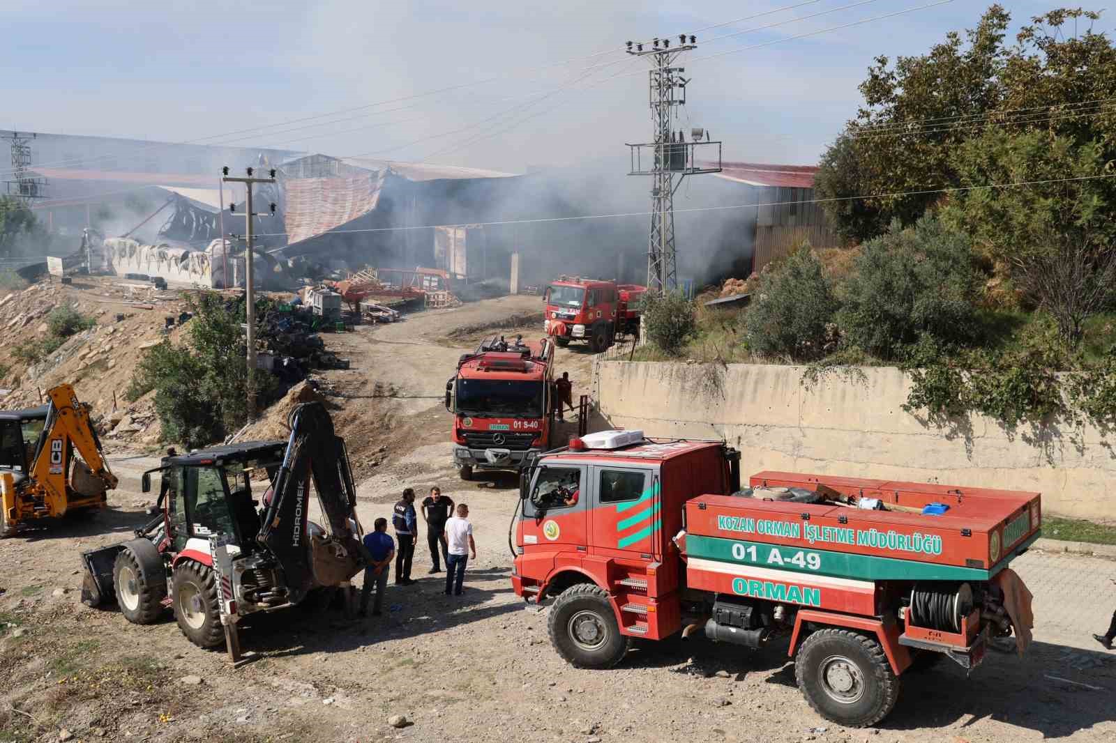 Paketleme tesisindeki yangın havadan görüntülendi
